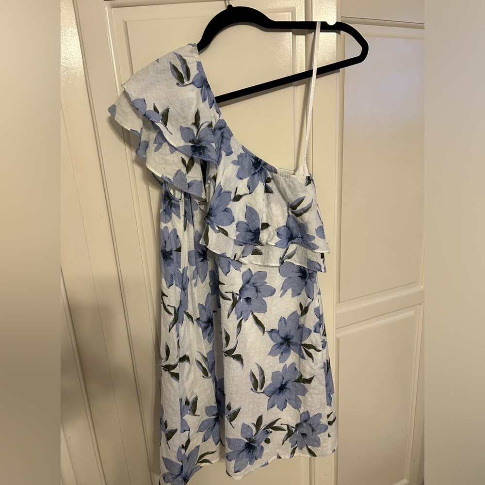 One shoulder dress